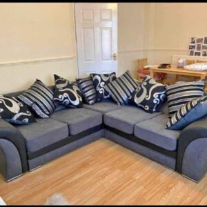 Large Corner Sofa - Perfect for Family Living Rooms, Excellent Condition!