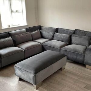 Large Corner Sofa - Perfect for Family Living Rooms, Excellent Condition!