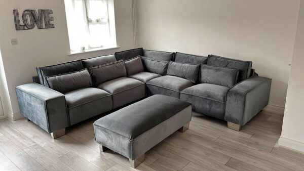 Large Corner Sofa - Perfect for Family Living Rooms, Excellent Condition!